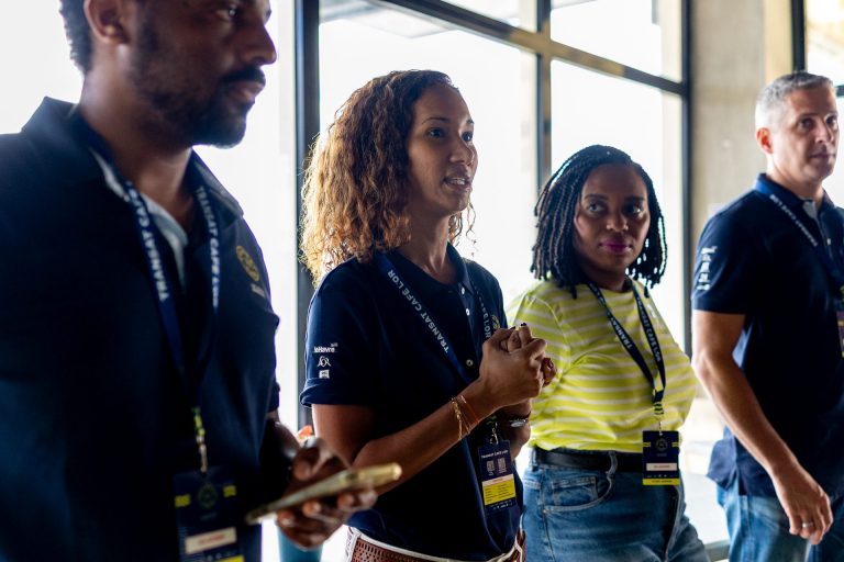 Bénévoles mobilisés pour la Transat Café L'Or 2025 en Martinique
