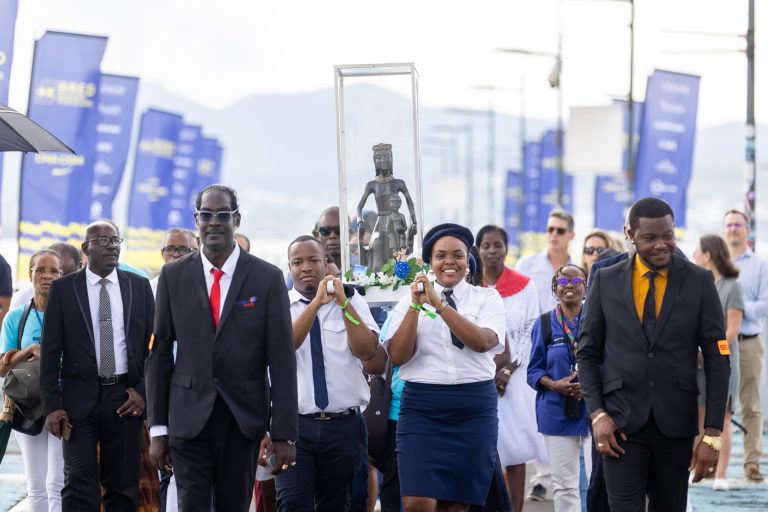 Arrivée de la Vierge noire de Rocamadour en Martinique - Transat Café L'Or 2025