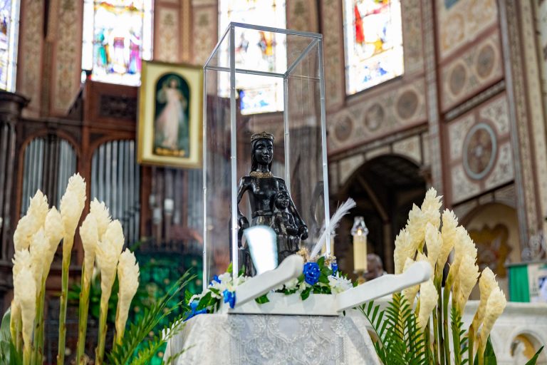 Arrivée de la Vierge noire de Rocamadour en Martinique - Transat Café L'Or 2025